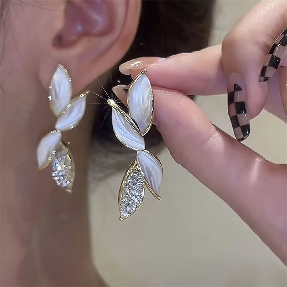  Shiny Zircon Leaf Earrings